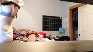Blonde Roomies Συνεργάζονται για ATM Threesome