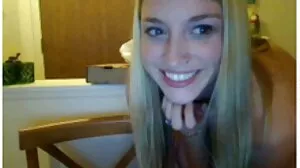 Η Kinky Stepdaughter θέλει να γαμήσει τη Stepma με το Strap-on!