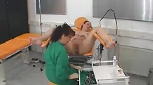 Blonde Roomies Συνεργάζονται για ATM Threesome