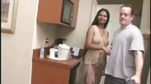 Η Lana Rhoades δίνει ευχαρίστως τον κώλο της σε αυτόν τον μεγάλο μαύρο κόκορα
