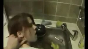 Οι λεσβίες στην καλοκαιρινή κατασκήνωση αποτυπώνουν το όργιο σε ταινία