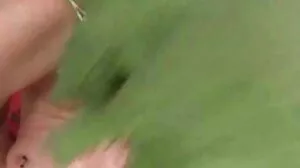 Blue Eyed Babe Teases πριν από την Great Blowjob