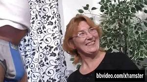 Δύο νεαρές καλλονές λατρεύουν να κάνουν πρωκτικό