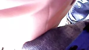 Κοκκινομάλλα BBW Thickie Swallows στην καμπίνα