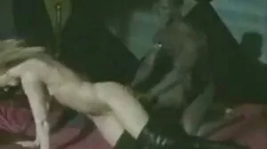 Οι χαριτωμένοι έφηβοι φιλιούνται και γεύονται ο ένας τον άλλον απολαυστικούς κόλπους